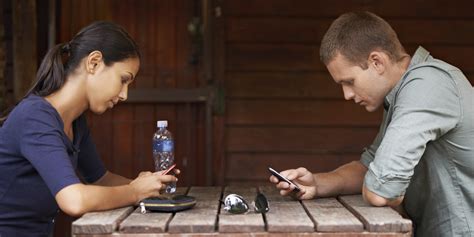 text messaging while dating